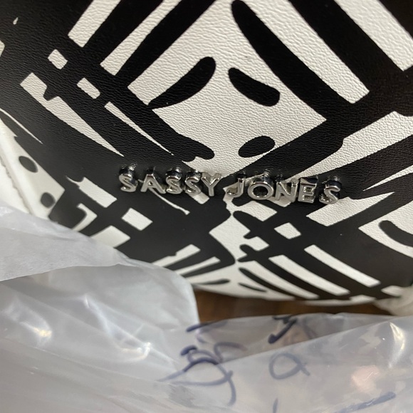 Sassy Jones purse with dust bag - Picture 11 of 16